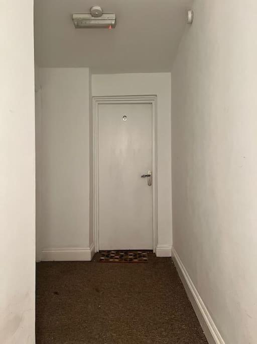 Bright, First Floor, One Bedroom Flat In Wimborne Wimborne Minster Esterno foto