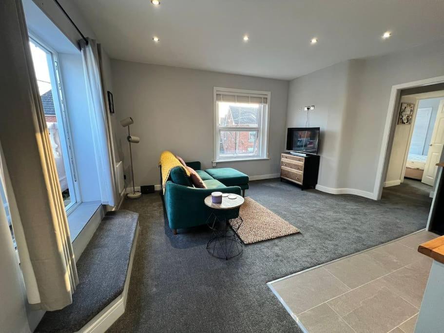 Bright, First Floor, One Bedroom Flat In Wimborne Wimborne Minster Esterno foto