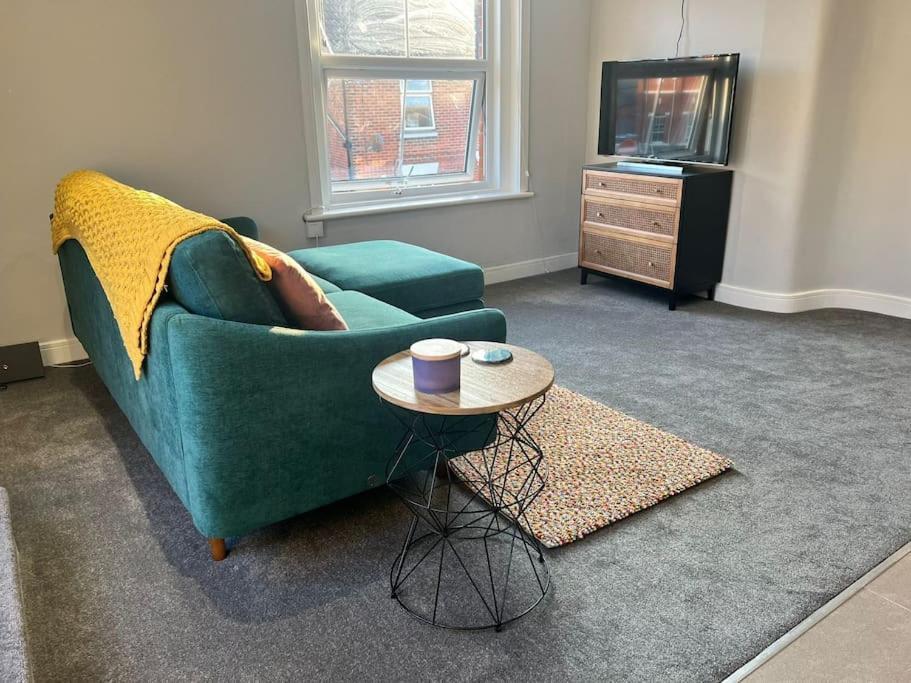 Bright, First Floor, One Bedroom Flat In Wimborne Wimborne Minster Esterno foto