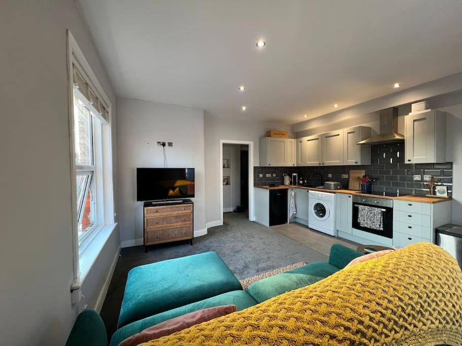 Bright, First Floor, One Bedroom Flat In Wimborne Wimborne Minster Esterno foto
