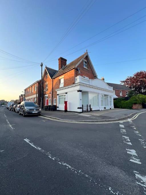 Bright, First Floor, One Bedroom Flat In Wimborne Wimborne Minster Esterno foto