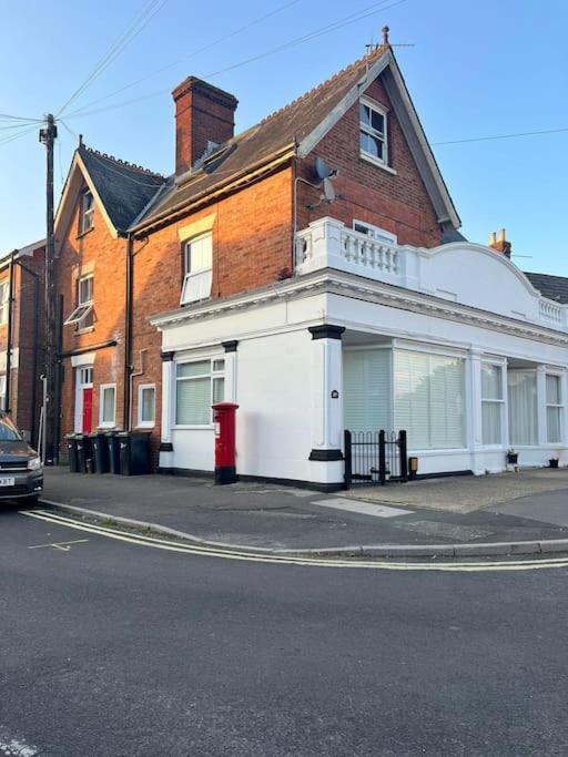 Bright, First Floor, One Bedroom Flat In Wimborne Wimborne Minster Esterno foto